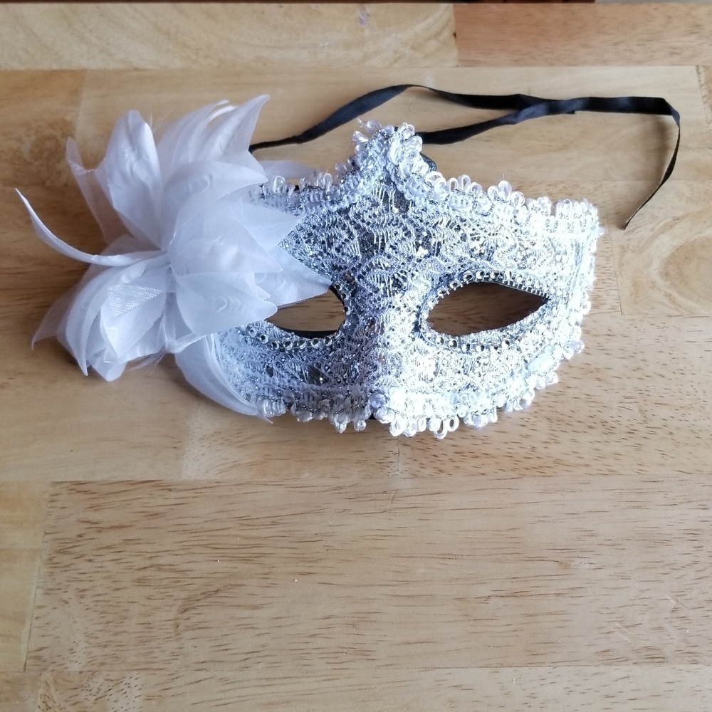 Cinderella face mask 🎭